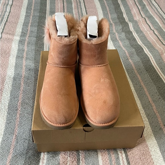 Ugg W Fluff Bow Mini- Dusty Pink - Picture 7 of 7